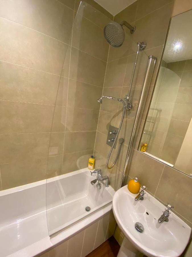 Deluxe High Street Apartment Canterbury Kültér fotó