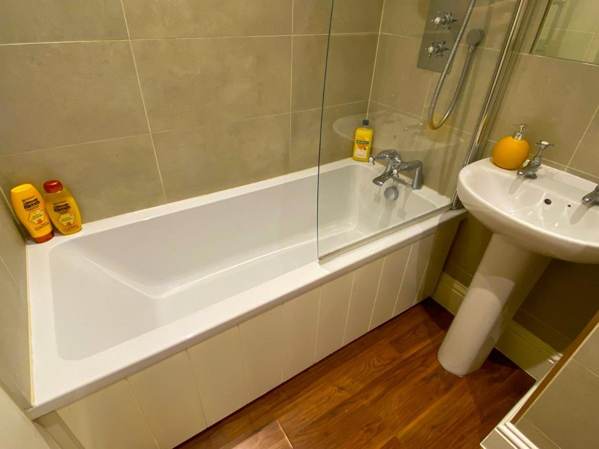 Deluxe High Street Apartment Canterbury Kültér fotó